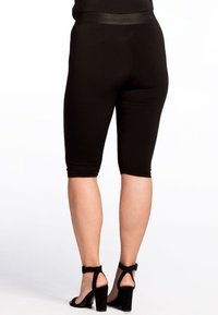 YOEK RADHOSEN - Shorts - black