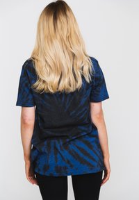 Paradiso Clothing THE DOORS STRANGE DAYS TIE DYE  - Print T-shirt - blue