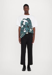 Just Cavalli PLACED FULL LEOPARD - Apdrukāts T-krekls - white
