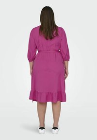 ONLY Carmakoma CARLIVIA 3/4 WRAP - Päevakleit - fuchsia purple