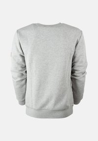 Szary sweatshirt z długimi rękawami, okrągłym dekoltem i ściągaczami przy mankietach. Posiada metkę na lewym ramieniu. Miękka tekstura, casualowy design.