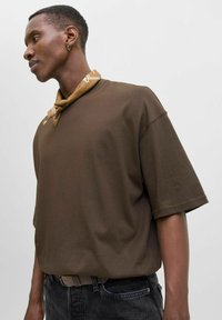 Jack & Jones JJECHARGE TEE O-NECK - Základné tričko - delicioso