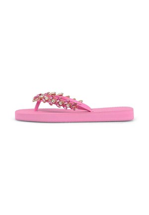 Sandalia de chancla rosa con suela acolchada y tiras decoradas con adornos de piedras rosas y transparentes sobre un fondo blanco.