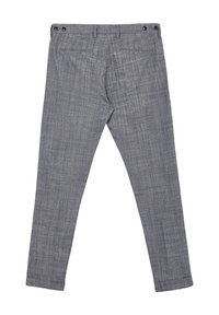 Pantaloni slim-fit grigio texture con patte posteriori con bottone e due tasche a falda, presentati distesi su sfondo bianco.