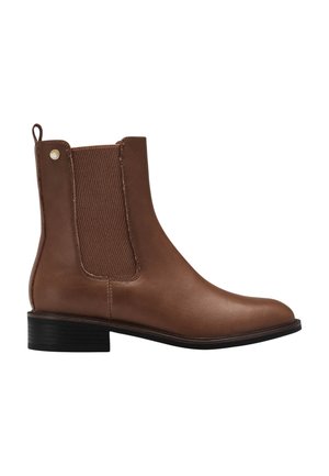 Brauner Chelsea-Stiefel aus Leder mit elastischem Seiteneinsatz, Zuglasche an der Ferse, rundem Zehenbereich, niedrigem, geschichtetem schwarzem Absatz und dekorativem Metallnieten.