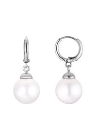 Silberne Creolen mit polierten weißen Perlen, die von einem glatten, abgerundeten oberen Teil herabhängen, wobei ein einfaches und elegantes Design betont wird.