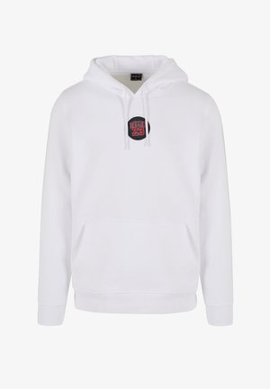 Hanorac alb din bumbac, cu un buzunar frontal, având o inscripție rotundă neagră cu textul "BALLIN 23" în roșu pe piept.