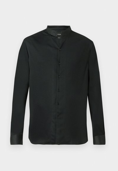 Musta pitkähihaine paita, jossa on mandariinikaulus, valmistettu sileästä kankaasta, varustettu napituksella edessä ja kontrastiväriset hihansuut.