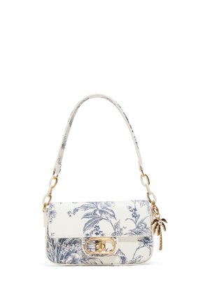 Biała i granatowa kwiatowa torebka na ramię z złotym zapięciem i zawieszką w kształcie palmy na pasku, z pojedynczym krótkim uchwytem.
