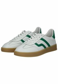 Sneakers bianchi in pelle con strisce verdi, design con lacci e suole in gomma. Presentano un colletto imbottito e dettagli cuciti.