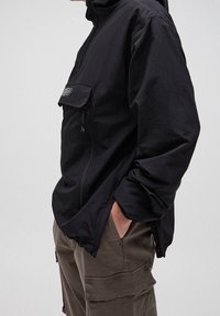 PULL&BEAR Giacca leggera - black