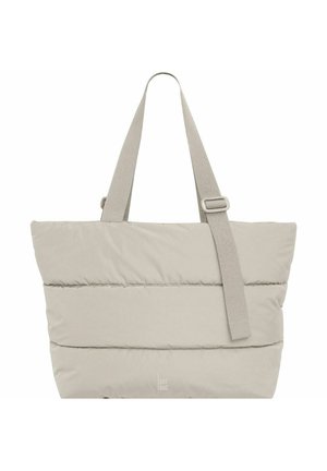 Sac fourre-tout beige gonflé avec de larges poignées et une quincaillerie ajustable ; présente des coutures horizontales et une texture douce.