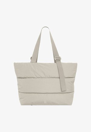 Borsa tote in beige gonfiata con ampi manici e hardware regolabile; presenta cuciture orizzontali e una texture morbida.