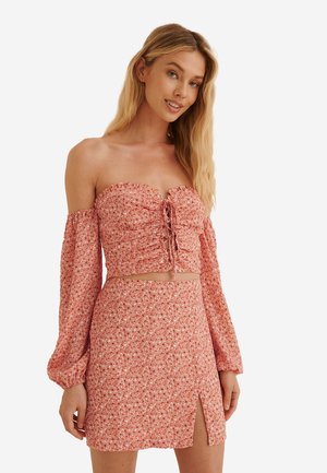 PAMELA REIF x NA-KD - BLOUSE - Blouse - painted floral coral