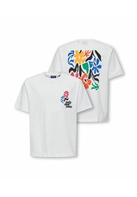 Hvid kortærmet t-shirt med lille blomsterlogo på fronten og teksten "only and sons", stor farverig blomsterprint på ryggen.