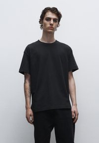 Henry Tiger TRUE BLANKS - CONTEMPORARY BOXY - Jednoduché tričko - black