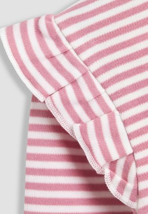 Rosa- und weiße gestreifte Textilie mit einem gewellten Rand, die eine weiche Textur und saubere Nähte entlang dem Saum und den Kanten aufweist.