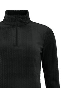 Chemise noire à manches longues avec un motif en maille torsadée verticale et un col demi-fermeture éclair à l'avant sur un fond uni.