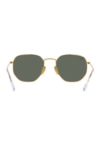 Occhiali da sole ottagonali in metallo dorato con lenti verde scuro e dettagli trasparenti sulle stecche. Dotati di cuscinetti per il naso per un comfort ottimale.