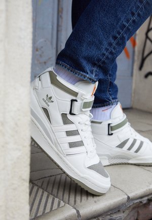 Sneakersy wysokie