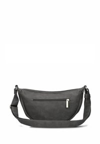 Bolso cruzado de cuero negro con forma curva, que cuenta con un bolsillo frontal con cremallera y una correa ajustable. Acabado texturizado con detalles de herrajes en plata.