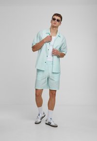 Urban Classics RELAXED SHORT SLEEVE  - Ing - frostmint