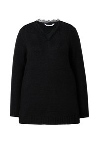 Schwarzer Strickpullover mit V-Ausschnitt und langen Ärmeln. Hat ein strukturiertes Muster und eine Spitzenborte am Ausschnitt. Etwas oversized geschnitten.