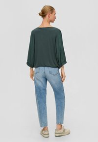 s.Oliver MIT GLATTER RÜCKENPARTIE - Bluzka z długim rękawem