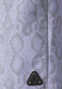 HUF INSTINCT EASY UNISEX - Šortai - purple