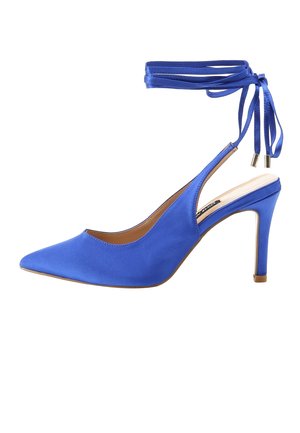 Chaussure à talon haut bleue pour femme avec bout pointu et liens à nouer autour de la cheville avec embouts dorés, finition satinée lisse.