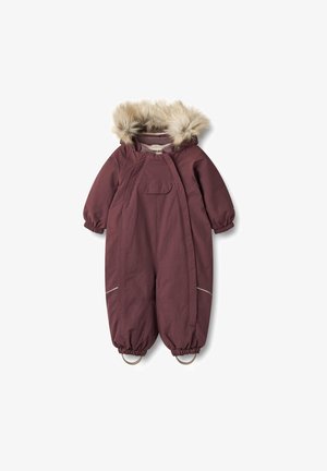 Mørkerød isoleret sneanzug med hætte trimmet med kunstpels, elastiske manchetter, en frontlomme og reflekterende detaljer på benene.