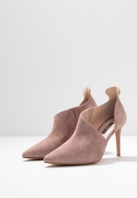 KIOMI Zapatos altos - mauve