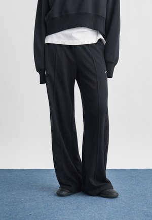 - Spodnie treningowe