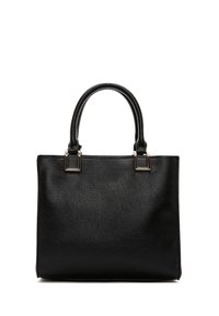 Borsa a tracolla nera in pelle con superficie testurizzata, manici doppi nella parte superiore e forma rettangolare. Presenta accenti in metallo sugli attacchi dei manici.