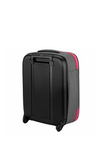 Valigia rigida con base nera e rivestimento in tessuto grigio. Presenta dettagli rosa, un manico telescopico e quattro ruote per la mobilità.