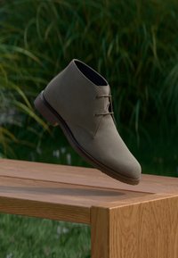Δεν επιλέχθηκε, dove grey/brown