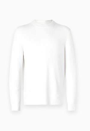 Valge, pikkade varrukatega kootud kampsun, millel on tekstureeritud kangas ja ümar kaelus. Kujundus on minimalistlik, ilma nähtavate mustrite või aktsentideta.