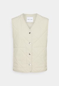 Gepolsterte Weste in hellbeige mit V-Ausschnitt und Druckknopfverschluss. Geschmeidige Textur mit Rauten-Muster und seitlichen Taschen.