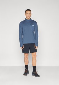 Under Armour TRAIL RUN SHORTS - Športové šortky - black/reflective