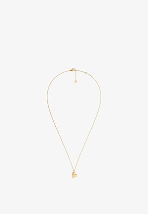 Hieno kultainen ketjukaulakoru, jossa on kiillotettu sydämen muotoinen riipus ja pieni merkki lähellä lukkoa valkoisella taustalla.