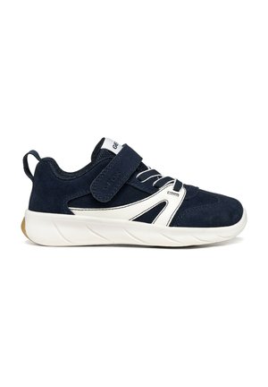 Sneaker blu navy e bianco con cinturino a strappo, lacci elasticizzati, suola imbottita e linguetta sul tallone, vista laterale su sfondo bianco.