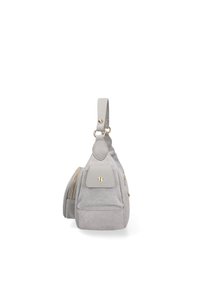 Borsa grigia in suede con finitura texturizzata, dettagli in metallo dorato, una singola tracolla regolabile e una tasca laterale con zip e chiusura a pattina.