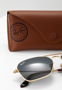 Ray-Ban CARAVAN - Óculos de sol - gold light grey/gradient dark grey