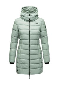 Abrigo acolchado verde con capucha, con cierre de cremallera, mangas largas y detalles en negro. Superficie texturizada con diseño acolchado.