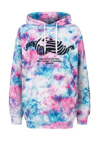 Felpa con cappuccio tie-dye colorata caratterizzata da una combinazione di tonalità rosa, blu e bianche, con un logo frontale in nero e una tasca frontale.