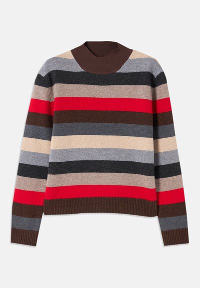 Gestreifter Pullover mit horizontalen Streifen in Rot, Grau, Beige und Braun. Rippstrickkragen und -saum in Braun, gestrickte Textur.