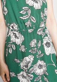 ONLY Petite ONLFRIDA DRESS - Φόρεμα ημέρας - hunter green