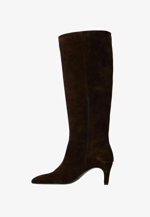 Brown suede knee-high boot with a pointed toe and a thin heel. Side zipper for easy wear. Soft texture, smooth finish, simple design.