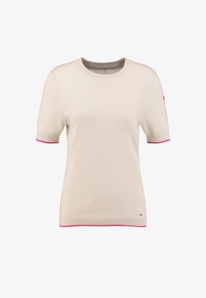 Maglia a maniche corte color crema con finiture rosa sui polsini e orlo, con un piccolo logo metallico vicino all'orlo inferiore.