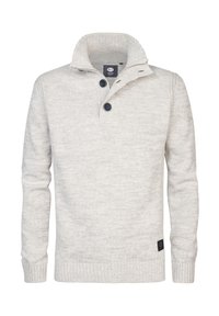 Pull gris clair en maille avec col montant côtelé, deux boutons noirs, et manches longues, présenté sur un fond blanc.